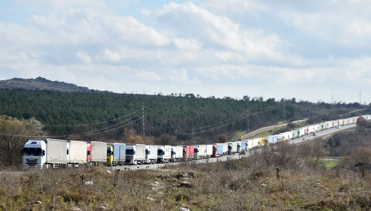 Hamzabeyli Sınır Kapısı'nda TIR kuyruğu 19 kilometreyi buldu
