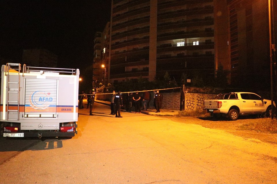 Ankara'da zemininde çatlak oluşan 18 katlı bina boşaltıldı - 1