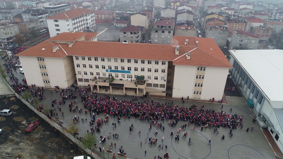 Türkiye’nin en kalabalık ilkokulundaki öğrenci sayısı 66 ilçeden fazla - 2