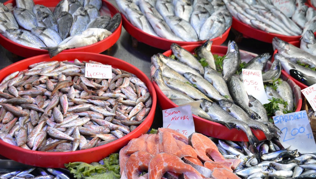 Mevsimin en lezzetli balıkları: Tezgahlar dolu, herkesin yüzü güldü