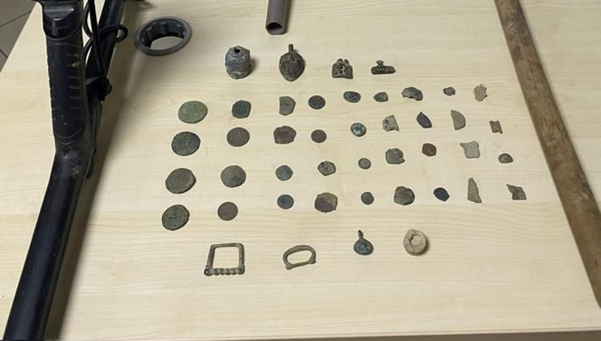 Tekirdağ'da bir otomobilde 44 sikke ele geçirildi Tekirdağ'da bir otomobilde 44 sikke ele geçirildi
