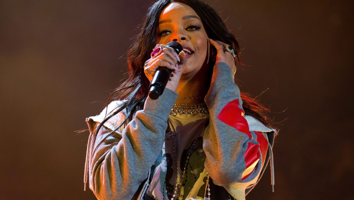 Müslümanlardan özür dileyen Rihanna'ya 'hadis' davası