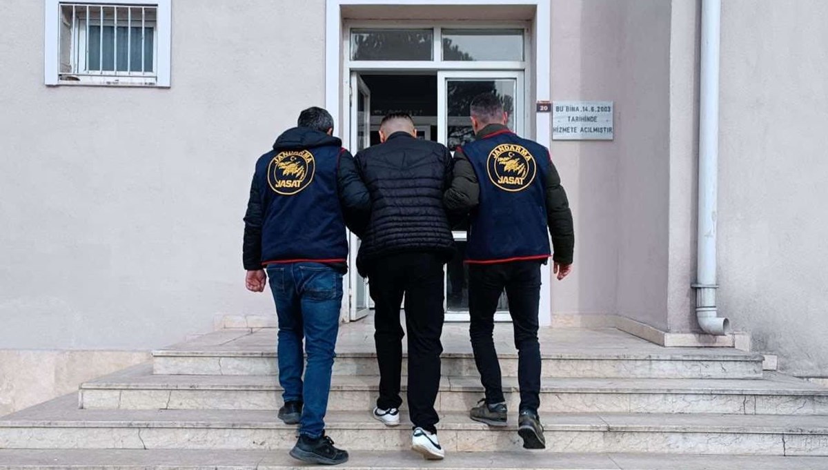 Samsun'da 16 yıl kesinleşmiş cezası olan firari yakalandı Samsun'da 16 yıl kesinleşmiş cezası olan firari yakalandı