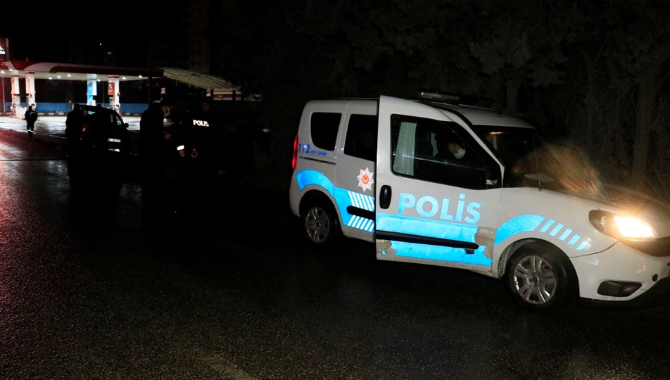 Adana’da yol kenarında kimliksiz ceset bulundu