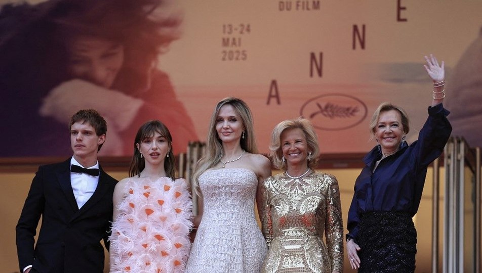Angelina Jolie'den genç yıldızlara başarı ödülü