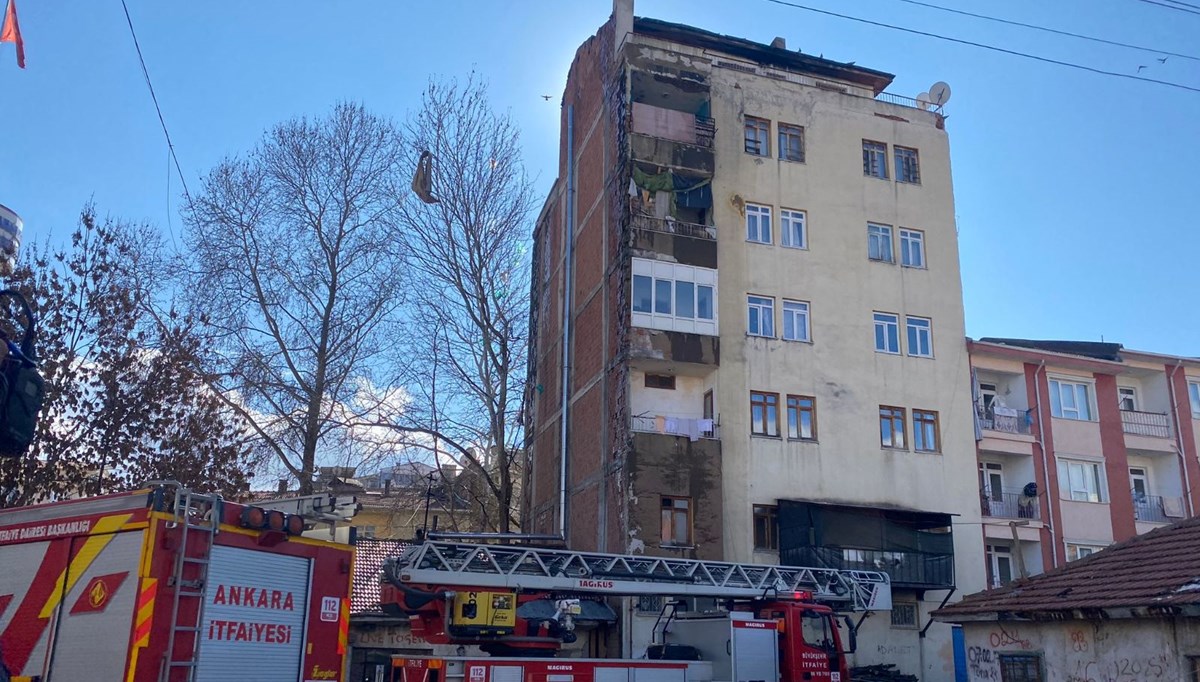 Ankara'da korkutan çatı katı yangını