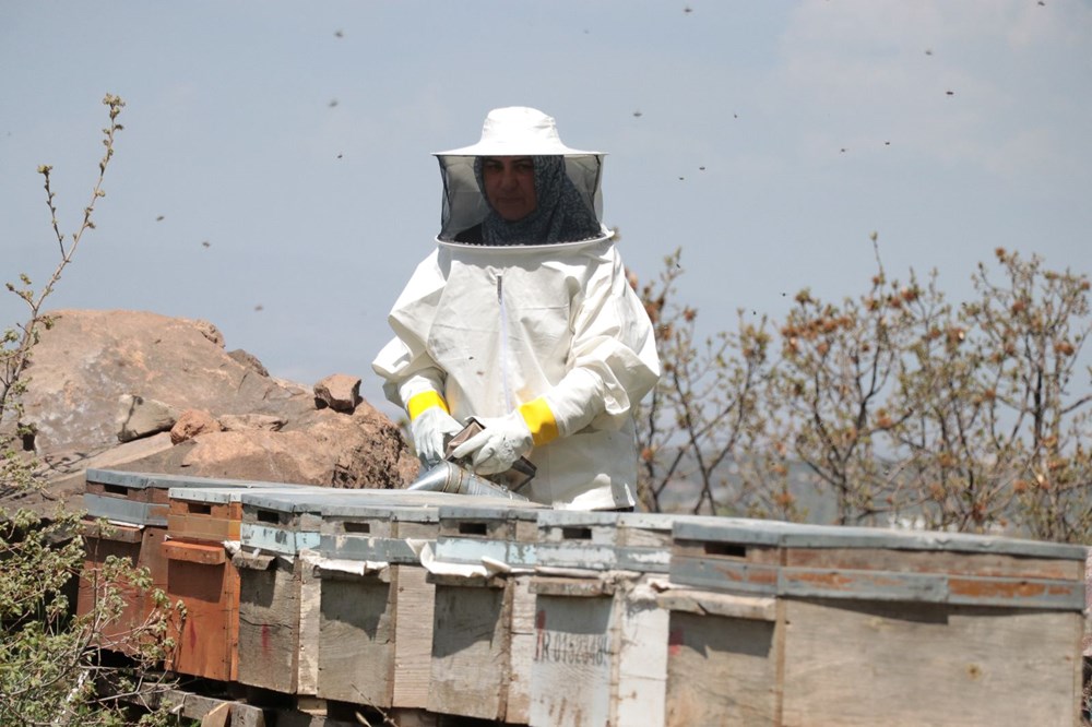 Kansere yakalandı ama yılmadı: Çocuklarını okutmak için başladığı arıcılıkta işleri büyüttü - 3