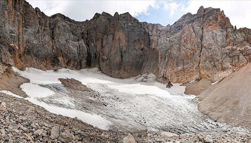 Munzur Dağları'ndaki Şahintaşı Buzulu doğaseverlerin yeni rotası oldu