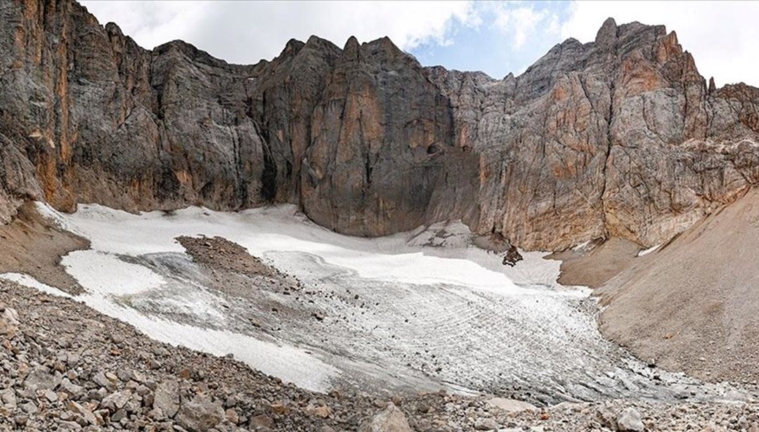 Munzur Dağları'ndaki Şahintaşı Buzulu doğaseverlerin yeni rotası oldu