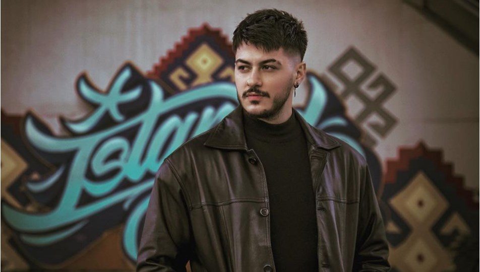 Cenk Baş veya sahne adıyla Semicenk,Türk Müzisyen,Kilo, Yaş, Karısı, Biyografi, Aile ve Gerçekler - gmedia