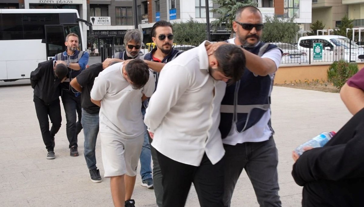 Şehit ailesini dolandıran 10 zanlı tutuklandı