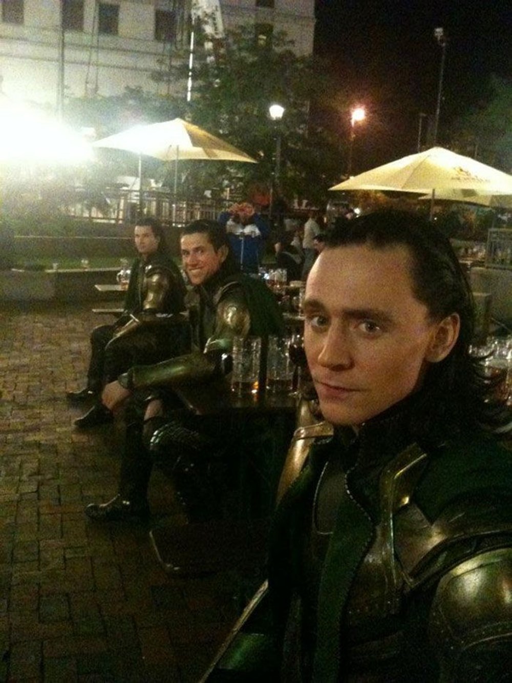 <b>Tom</b> <b>Hiddleston</b> (<b>Loki</b>) ve dublörü Paul Lacovara.