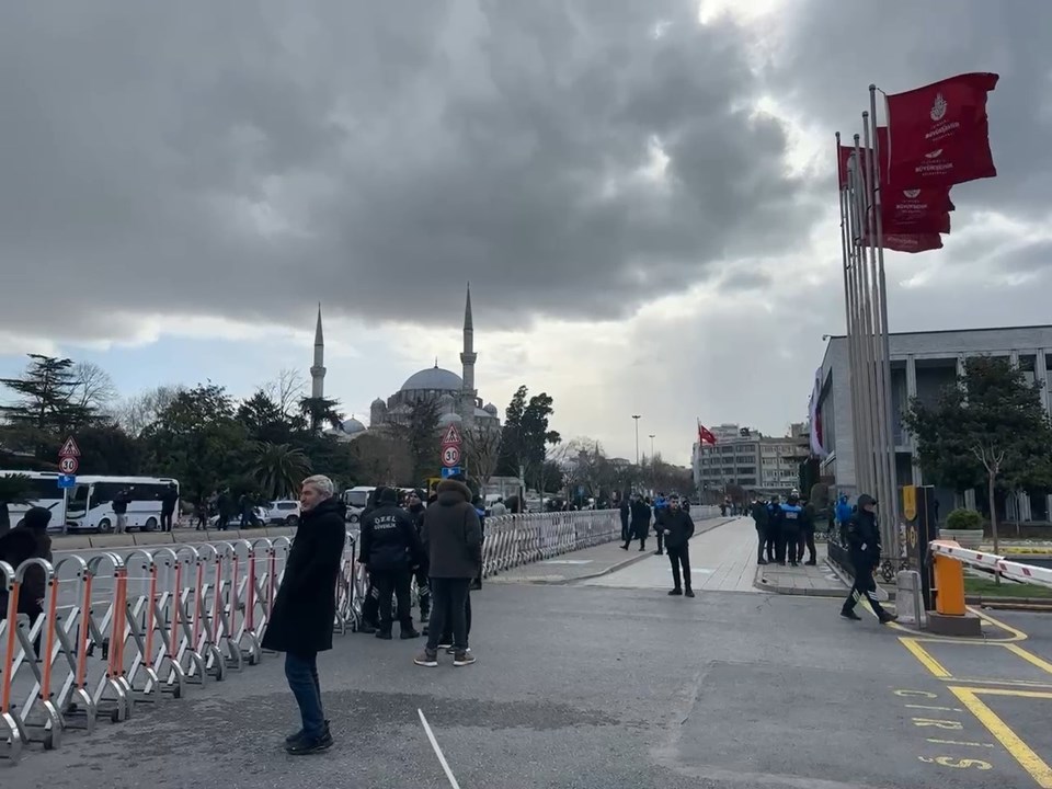 Yolsuzluk ve terör soruşturması: Ekrem İmamoğlu hakkında gözaltı kararı - 4