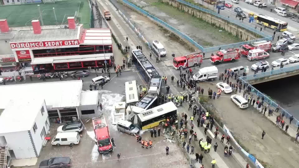 İstanbul'da tramvay ile İETT otobüsü çarpıştı: 33 yaralı - 4