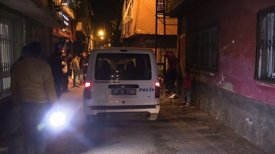 Adana'da seyir halindeki otomobile silah saldırı: 1 ölü, 1 yaralı - 1
