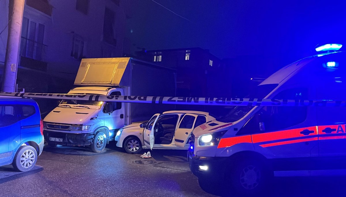 Komşular arasında otopark kavgası: İki kardeş silahla yaralandı Komşular arasında otopark kavgası: İki kardeş silahla yaralandı