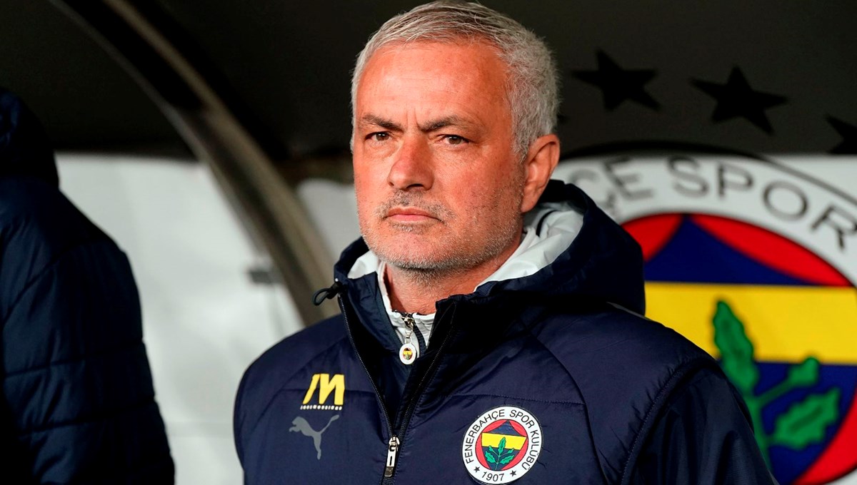 Jose Mourinho, tek başına Türkiye’den ayrıldı