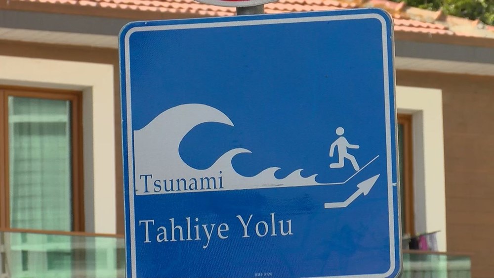 İstanbul'da 'tsunamiden kaçış' tabelaları - 10