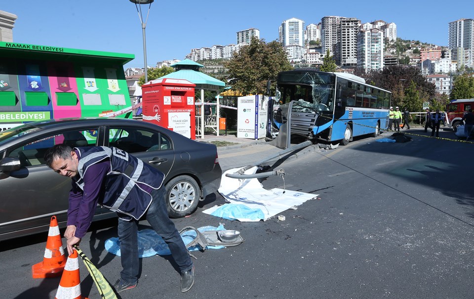 SON DAKİKA: Ankara'da halk otobüsü durağa girdi: 4 ölü - 2