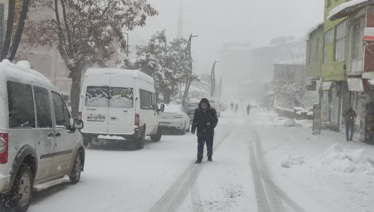 Karlıova'da eğitime kar engeli