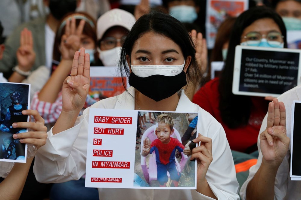 Myanmar'daki darbe protestolarında kan aktı: En az18 ölü - 20