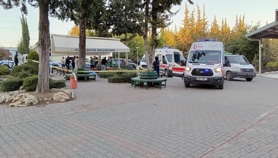 Adana'da mezarlıkta katliam: Anne ve iki kızı öldürüldü