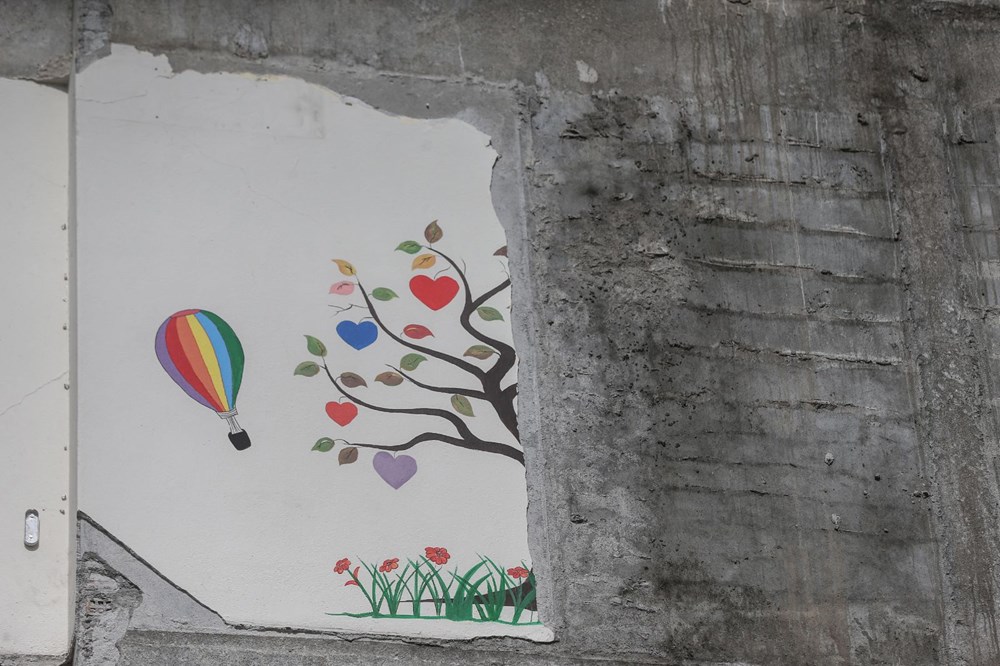 Hatıralar yan binanın duvarında asılı kaldı - 11