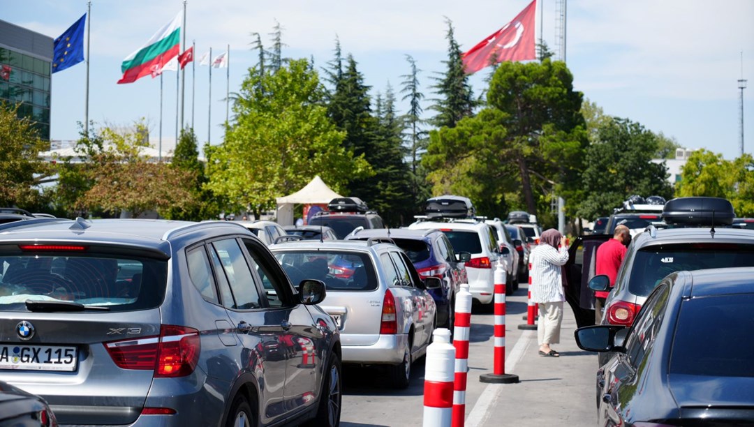 Sınır kapılarında rekor: 4 milyondan fazla yolcu giriş çıkış yaptı