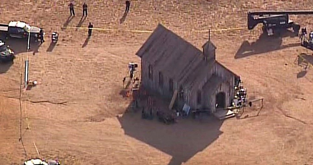 Alec Baldwin'in sette kurusıkı silahla 1 kişiyi öldürdüğü kaza sonrası ilk görüntüler - 8