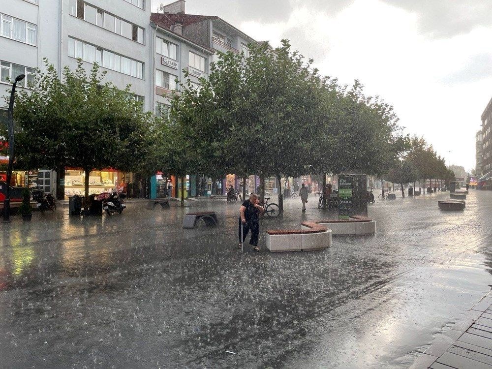 Meteorolojiden kuvvetli yağış uyarısı: 3 il içi sarı kod - 3