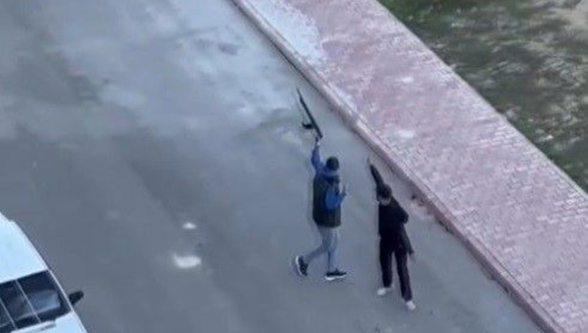 Konya'da sokak ortasında çatışma kamerada: 11 gözaltı Konya'da sokak ortasında çatışma kamerada: 11 gözaltı
