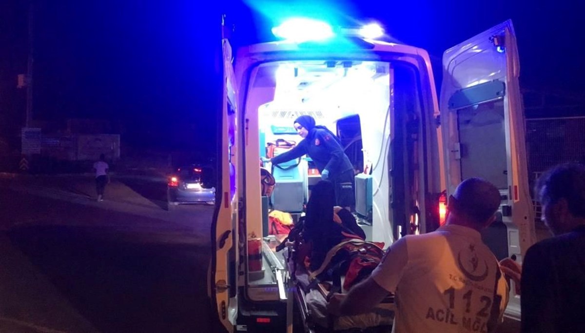 Otomobiliyle drift atarken motosikletli gence çarpıp kaçtı Otomobiliyle drift atarken motosikletli gence çarpıp kaçtı