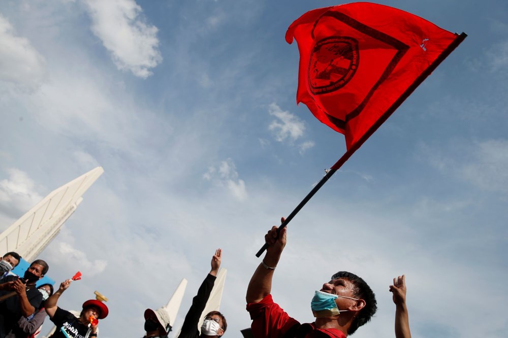 Tayland'da öğrenciler bir aydır sokakta: Açlık Oyunları işareti - 2