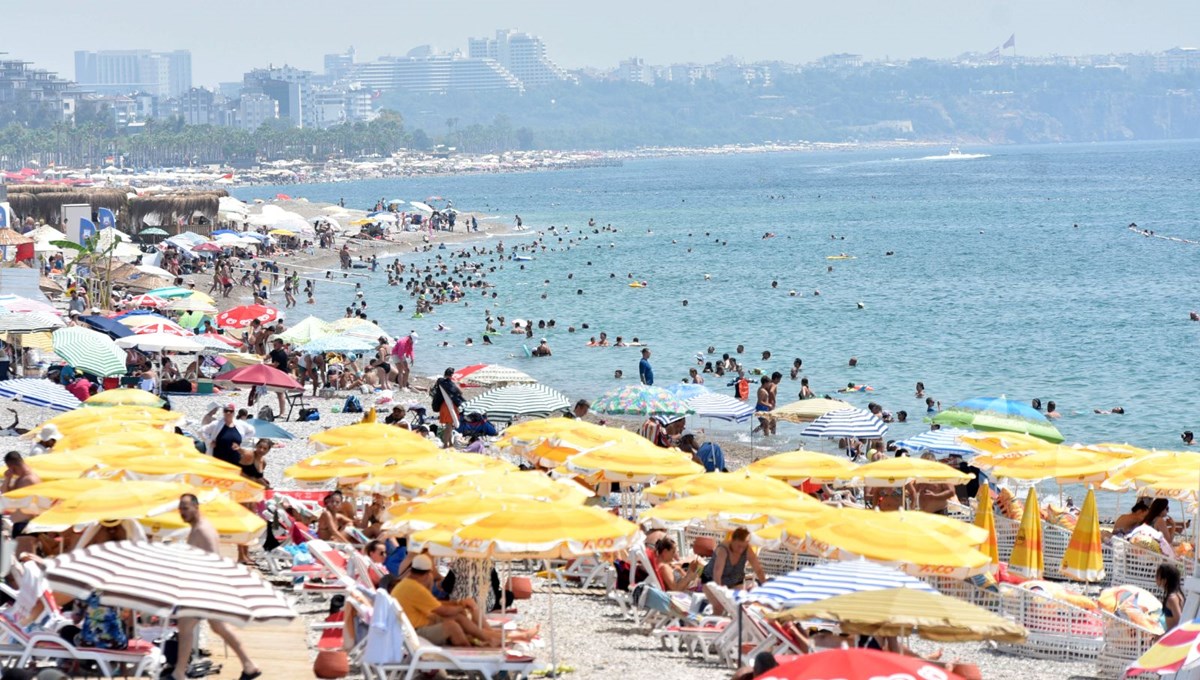 Antalya'da sıcak hava bunalttı