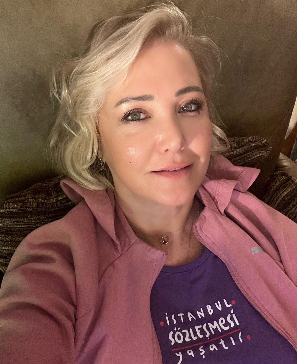 Nilgün Belgün takipçilerini geçmişe götürdü: Bu fotoğraf Marmaris'te çekildi (Ünlülerin çocukluk ve gençlik halleri) - 197