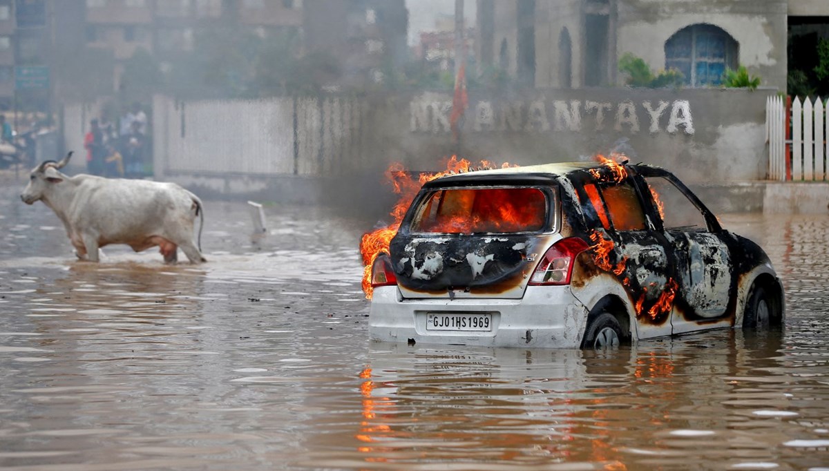 Hindistan'da şiddetli yağışlar nedeniyle 102 kişi hayatını kaybetti