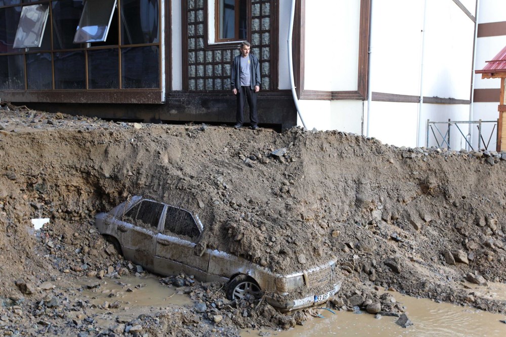 Rize’de sel ve heyelan afetinin hasarı gün ağarınca ortaya çıktı - 11