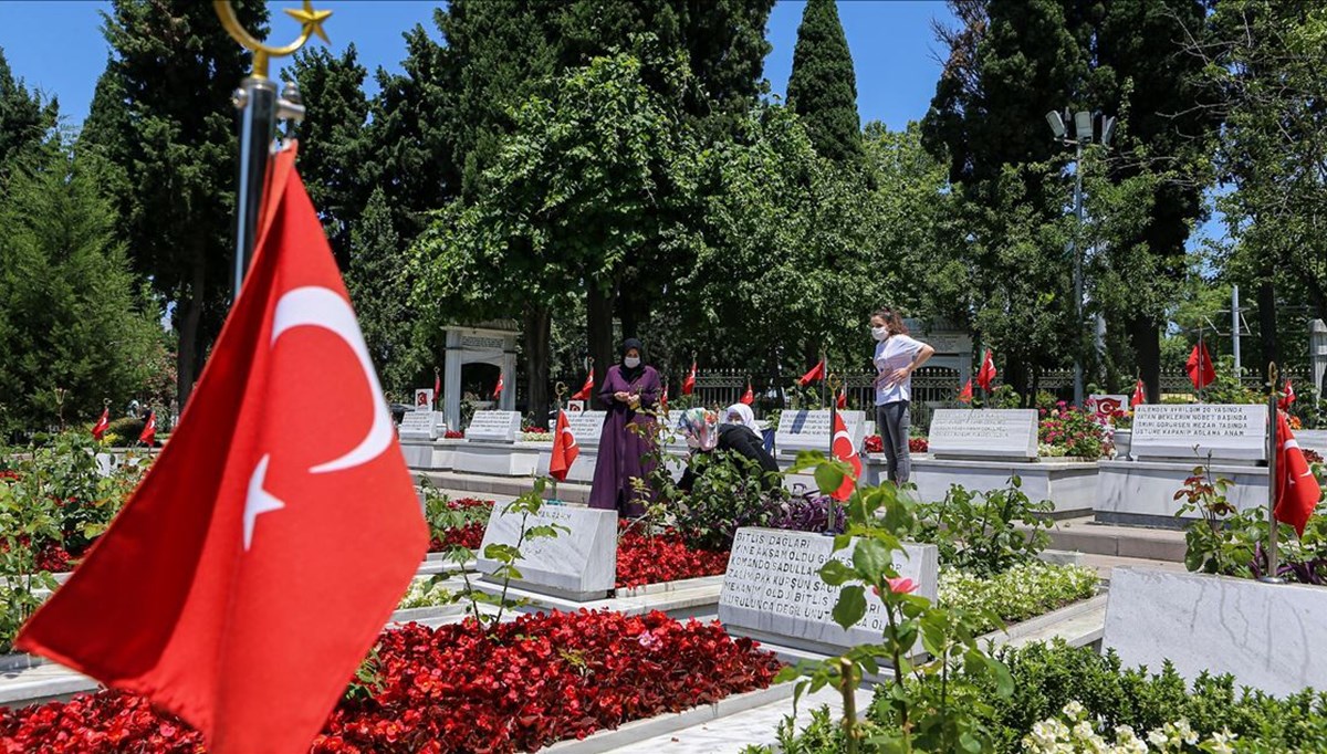 SON DAKİKA: Şehit aileleri kabristan ziyaretleri için kısıtlamadan muaf tutulacak