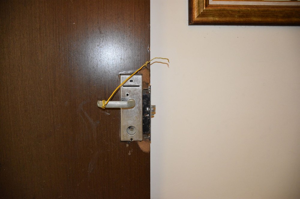 FETÖ'cü suikast timinin saldırdığı otelde o gecenin izleri silinmedi - 6