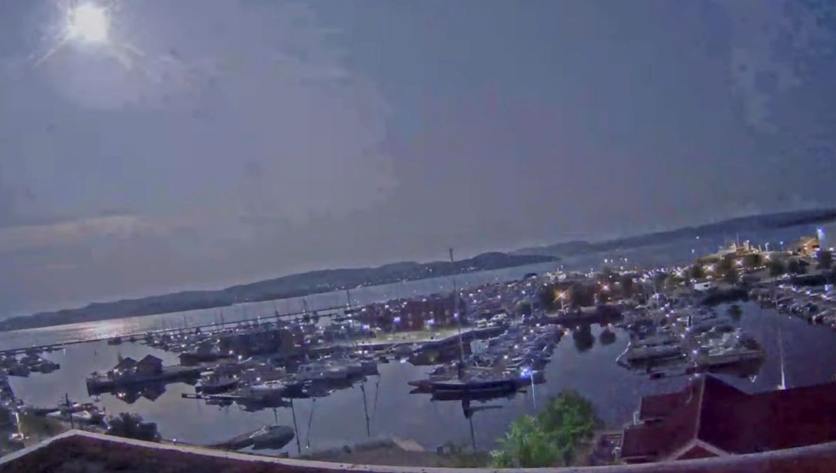 Norveç’te atmosfere giren meteor geceyi gündüze çevirdi