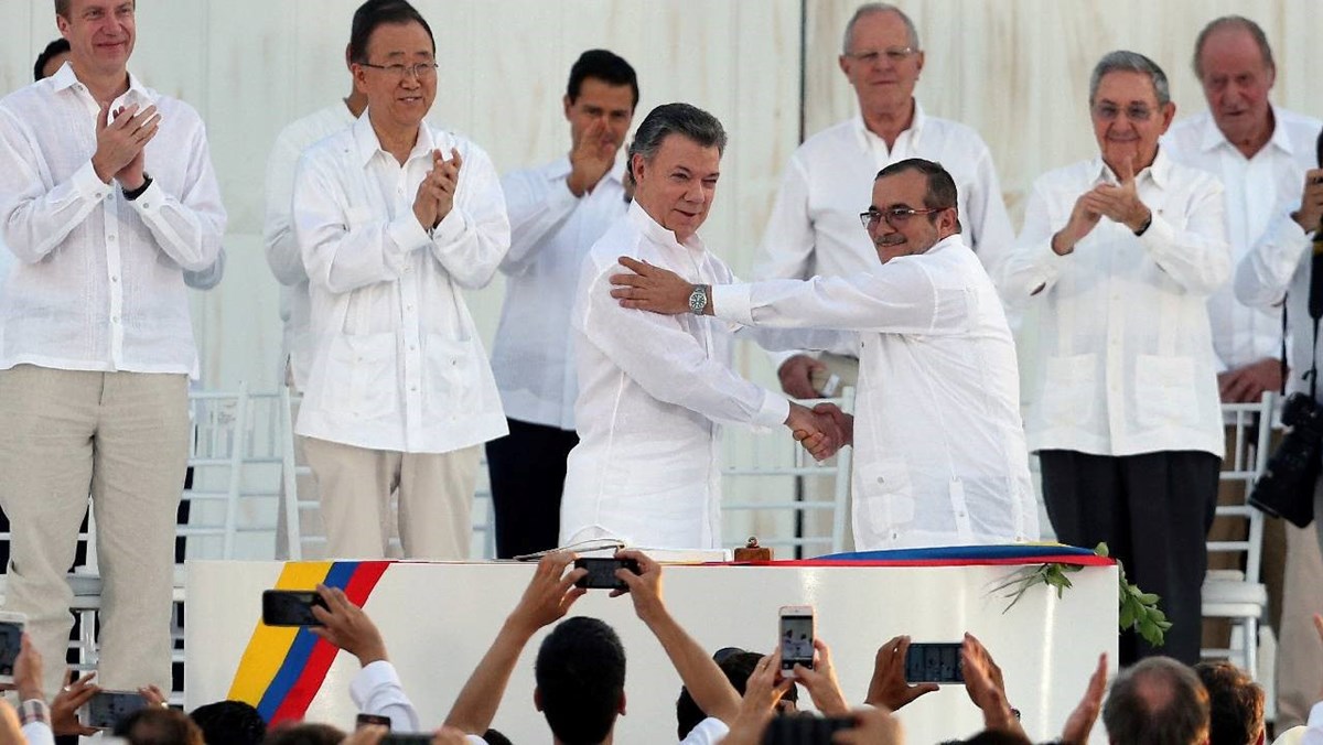 Kolombiya Devlet Başkanı Juan Manuel Santos ile FARC Kolombiya Devlet Başkanı Juan Manuel Santos ile FARC