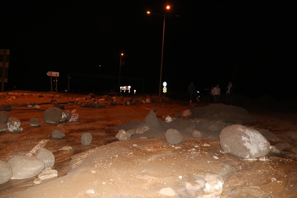 Iğdır'da sel: Türkiye-Nahçıvan karayolu ulaşıma kapandı - 1