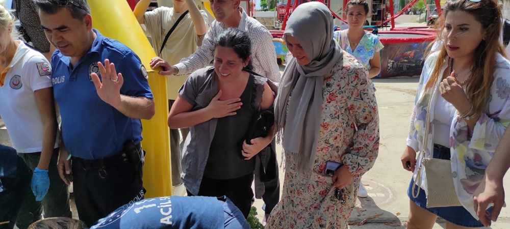 Lunaparkta oyuncak koparak düştü: Baş aşağı kurtarılmayı beklediler - 9