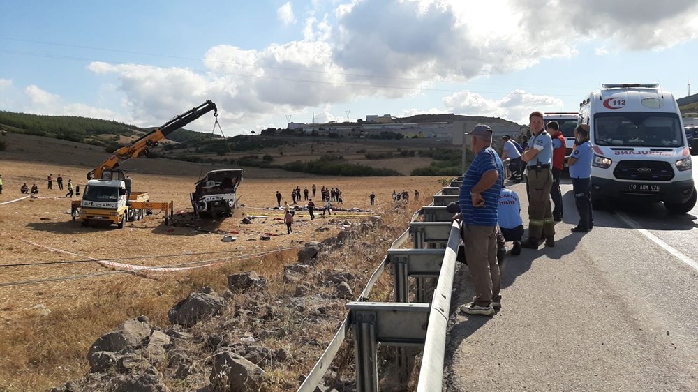 Balıkesir'de yolcu otobüsü devrildi: 15 kişi hayatını kaybetti - 20
