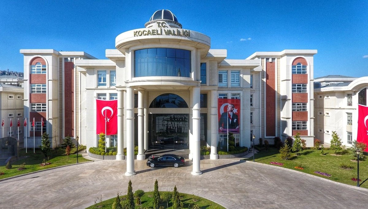 Polise mukavemet, tehdit ve hakaret olayına ilişkin Kocaeli Valiliği'nden açıklama Polise mukavemet, tehdit ve hakaret olayına ilişkin Kocaeli Valiliği'nden açıklama