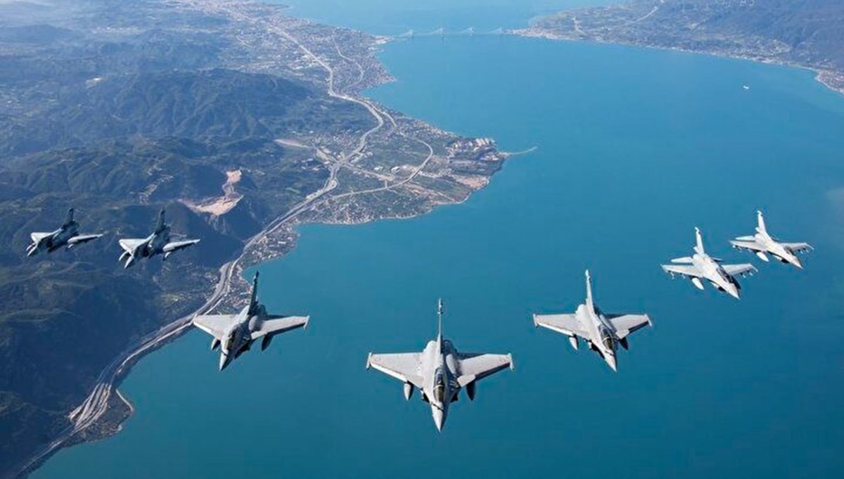Yunanistan'da 12 mil iddiası Yunanistan'da 12 mil iddiası