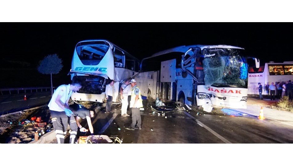 Corum Da Iki Otobus Carpisti 13 Yarali Ntv