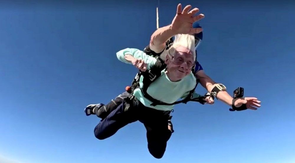 104 yaşında skydive (hava dalışı) yapan en yaşlı kişi olan Dorothy Hoffner hayatını kaybetti - 2
