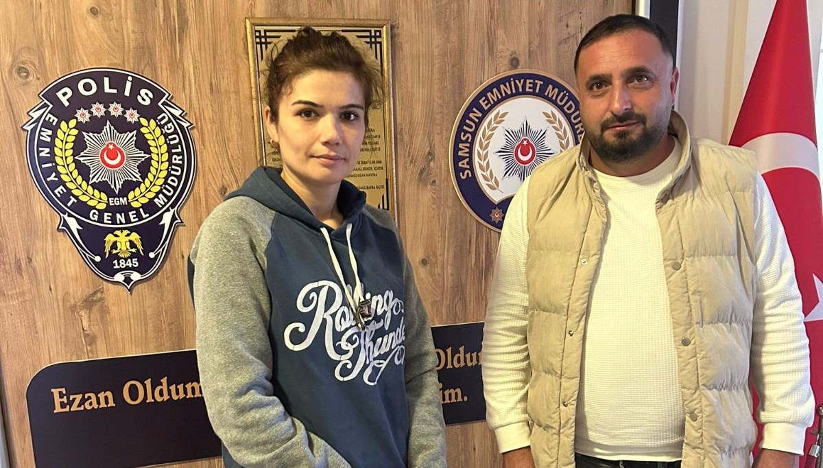 İçinde 590 bin lira olan çanta buldu, sahibine teslim etti İçinde 590 bin lira olan çanta buldu, sahibine teslim etti