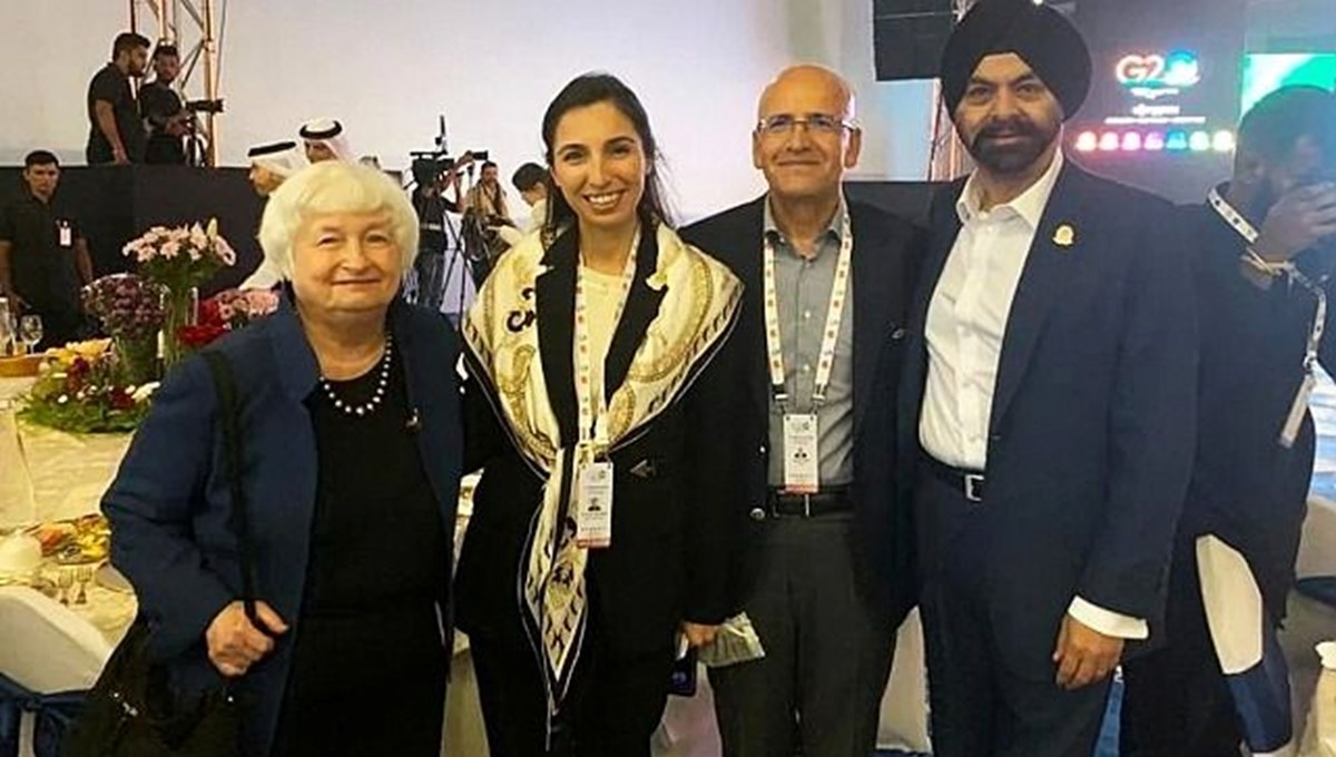 Bakan Şimşek ve MB Başkanı Erkan Hindistan'da G20'ye katılıyor Bakan Şimşek ve MB Başkanı Erkan Hindistan'da G20'ye katılıyor
